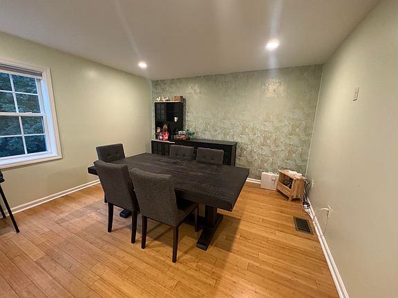 4th image of 35 Windy Hill Ln