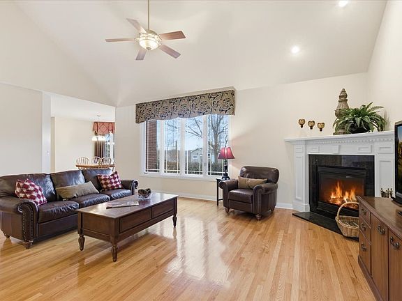 3rd image of 13106 Fox Hill Ct