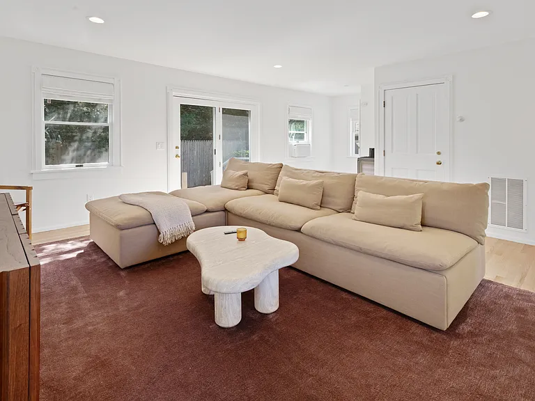 43 Sawasett Ave — Photo 12