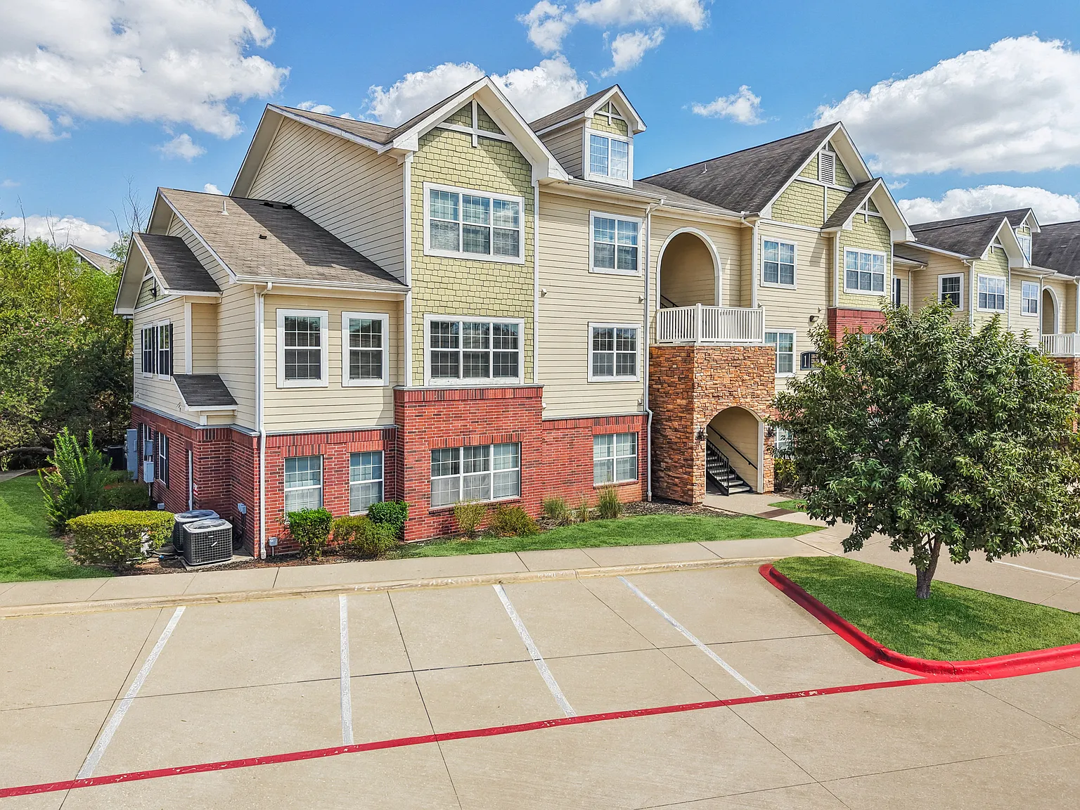 River Valley Apartments — Photo 3