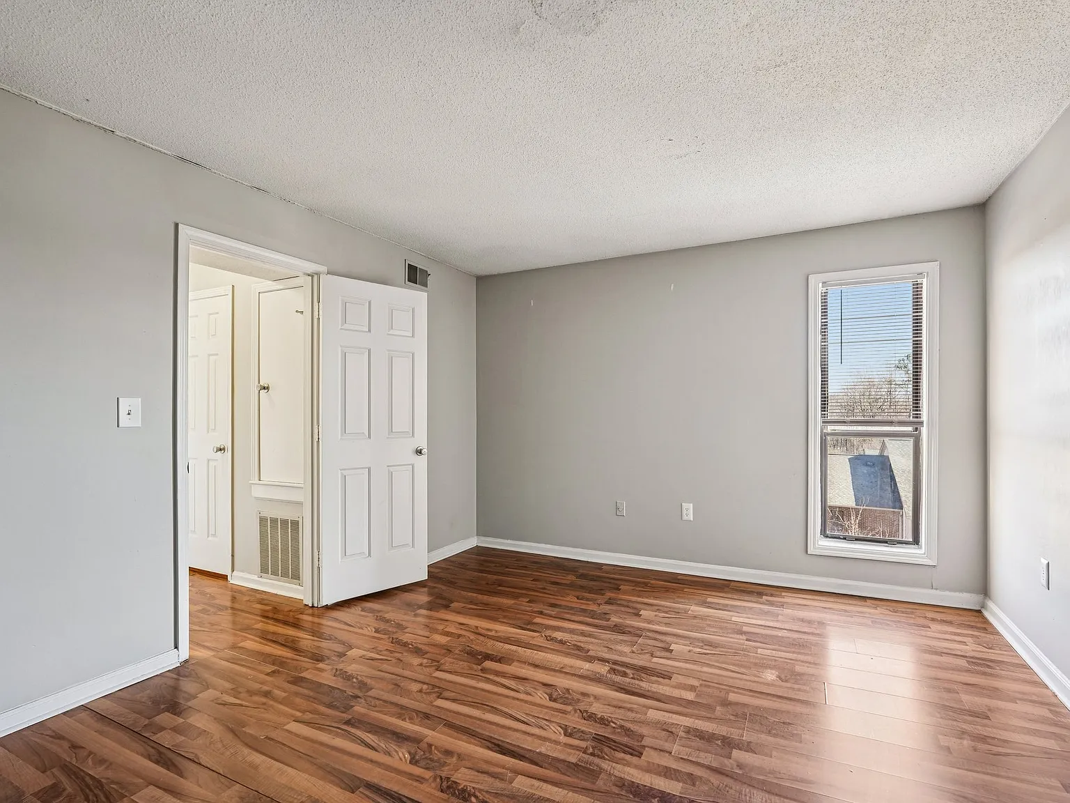 Sharonridge Apartments — Photo 3