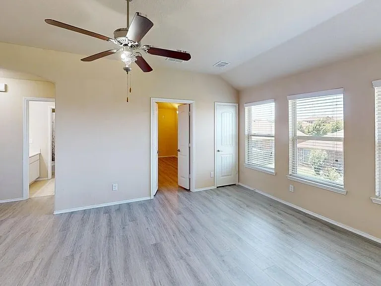 400 Plum Ct — Photo 13