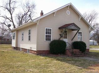 401 N Cedar St, Nokomis, IL 62075