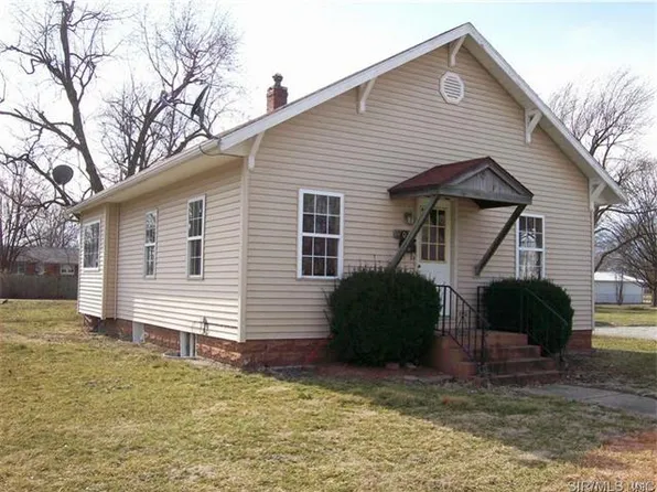 401 N Cedar St, Nokomis, IL 62075