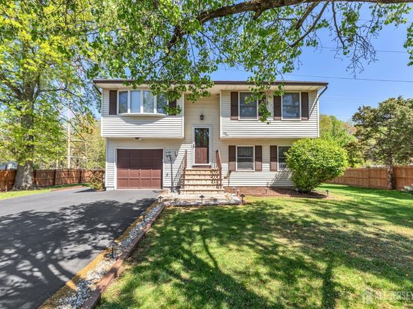 59 Normandy Dr, Piscataway, NJ 08854