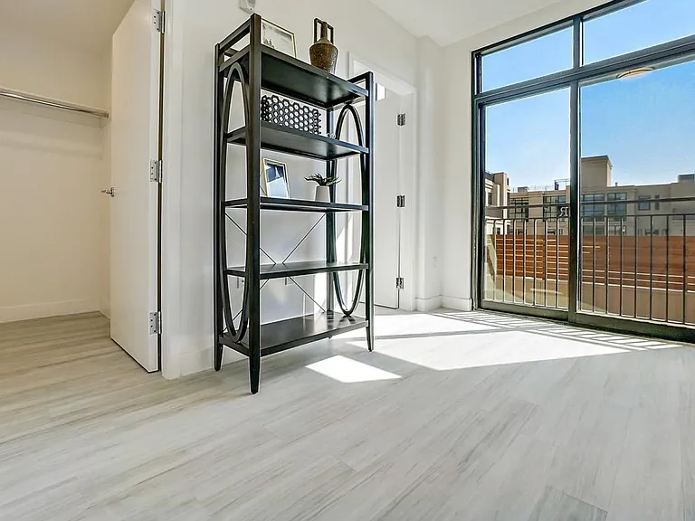 5420 Yolanda Ave — Photo 34