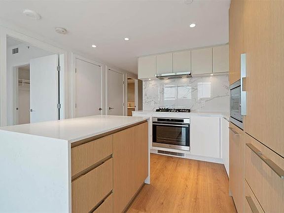 3rd image of 680 Seylynn Cres