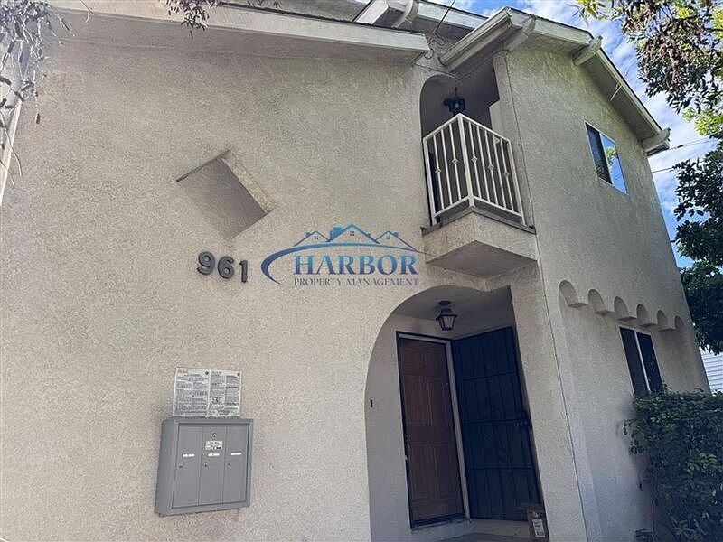 1st image of 961 W 1st St APT B