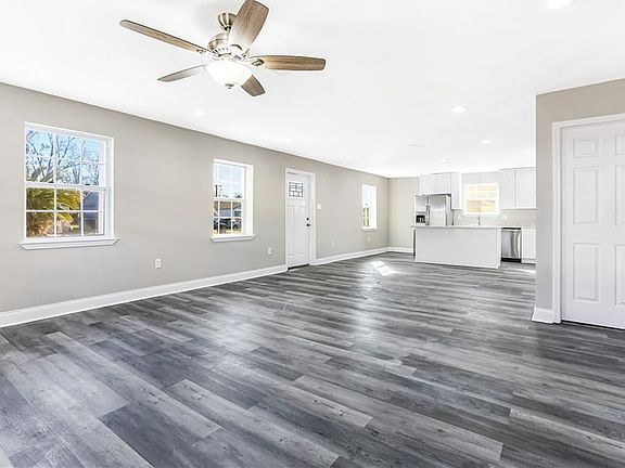 4th image of 2540 Dolores Dr