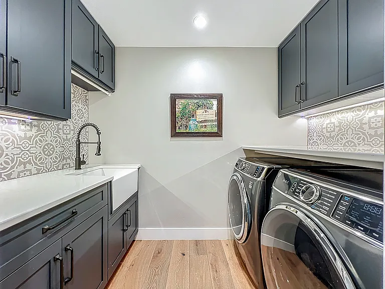 Laundry room (upstairs)