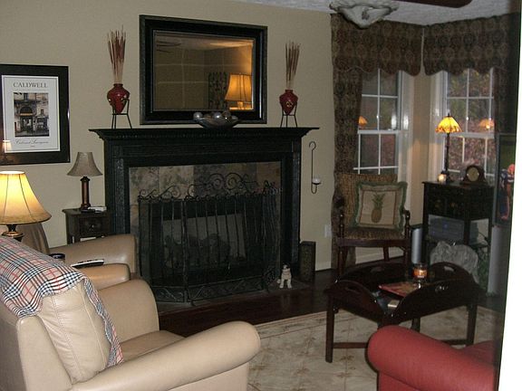 3rd image of 315 River Point Dr