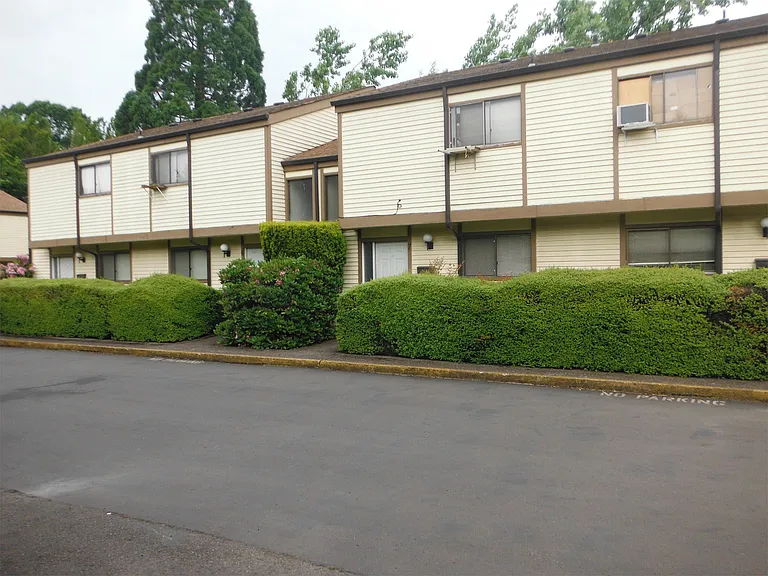 925 Coburg Rd #8 — Photo 8