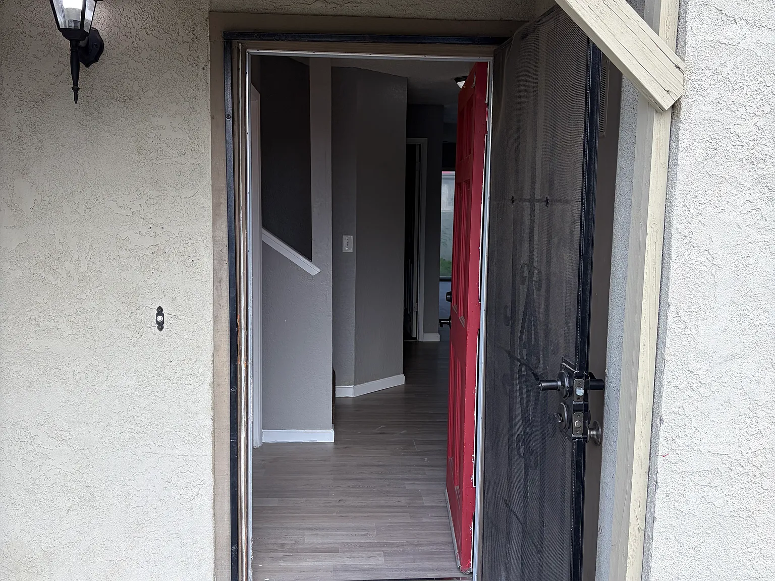 2128 Mount Vernon Dr — Photo 2