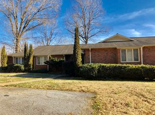 236 Lake Forest Dr, Spartanburg, SC 29307