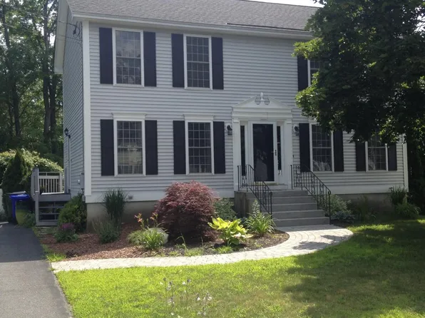 16 Ivywood Ln, Manchester, NH 03109