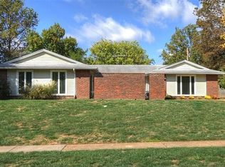 11 Sunnybrae Ct, Ballwin, MO 63011