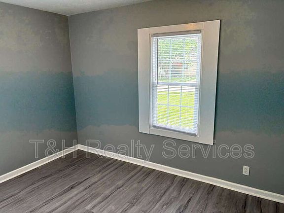3rd image of 1951 N Bosart Ave