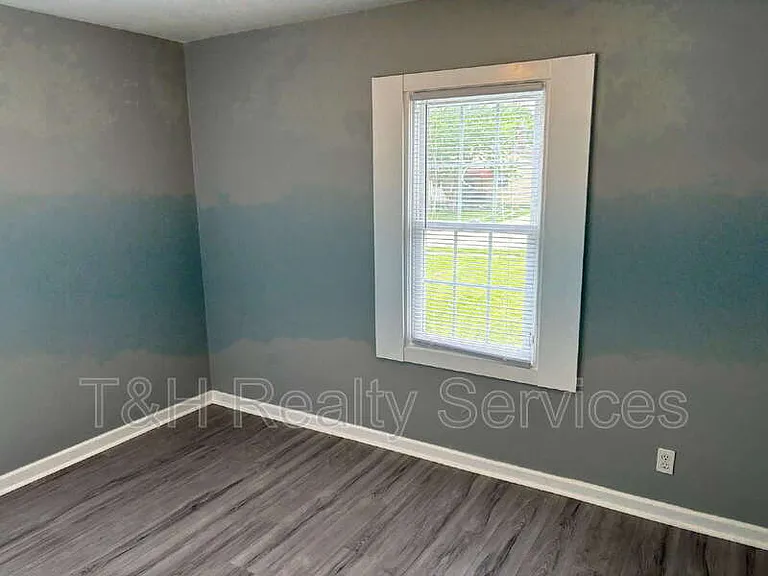 1951 N Bosart Ave — Photo 3