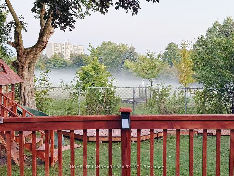 Toronto House for rent - 3 Bedrooms — photo 2