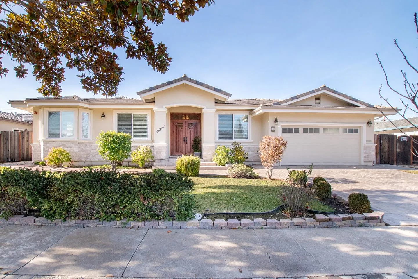 10371 Cherrytree Ln photo 1