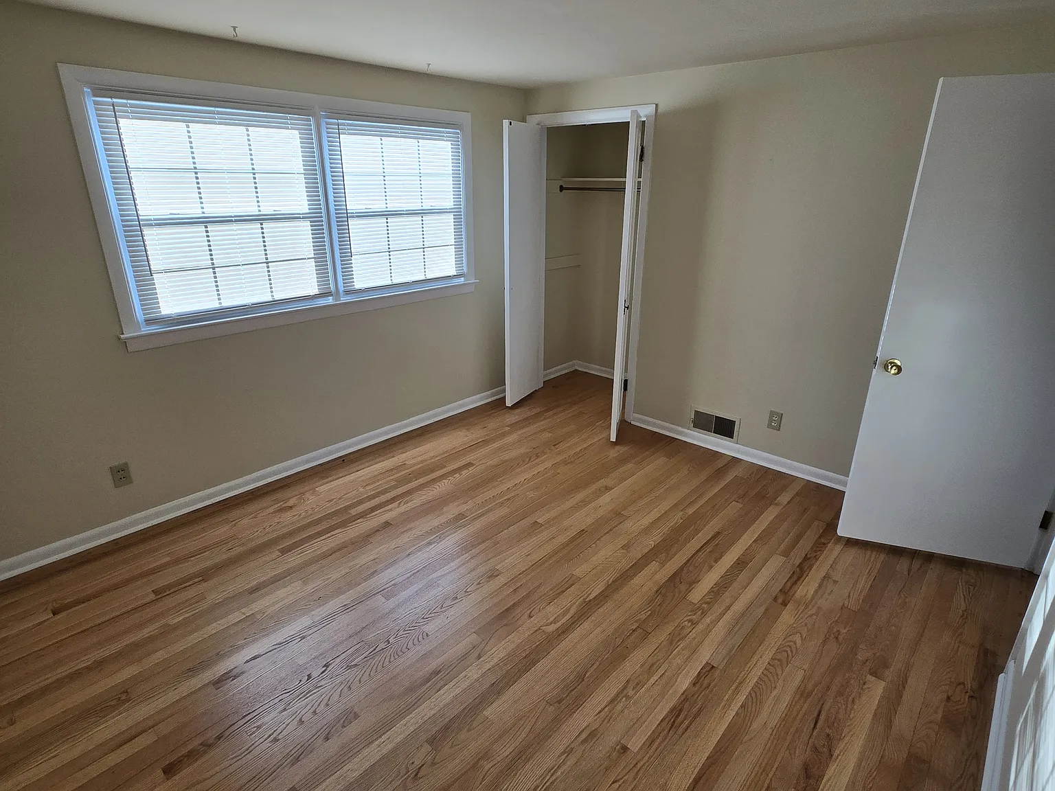 3 bed, 2274 sqft, $900 — Photo 3