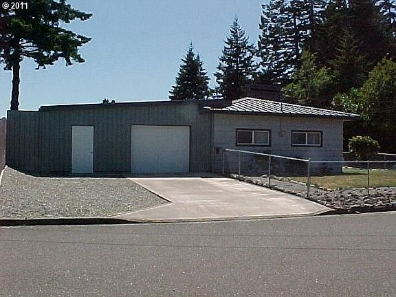 2nd image of 2898 Alderwood St