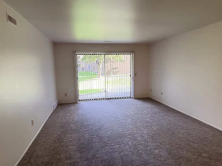 Lakeside Village Apartments — Photo 169