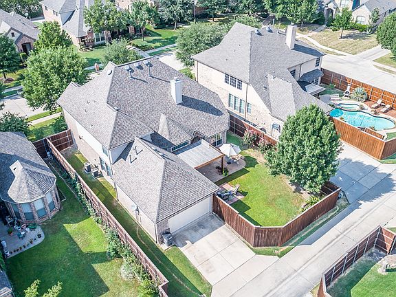 3rd image of 911 Saratoga Dr