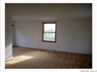 102 Robbins Ln, Syracuse, NY 13214