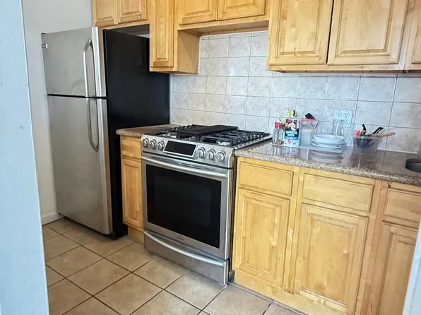 596 Fifth Avenue image 1 of 8