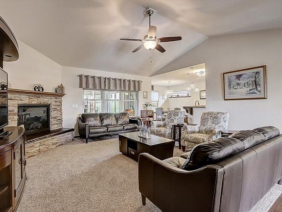 4th image of 871 Pinnacle Dr