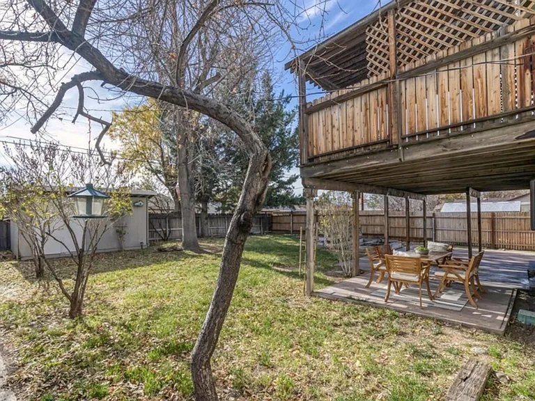 1753 Meadowvale Way — Photo 4