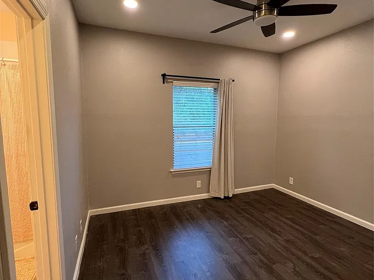 2414 Longview St #202 — Photo 16