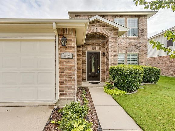 3rd image of 812 Wrigley Dr