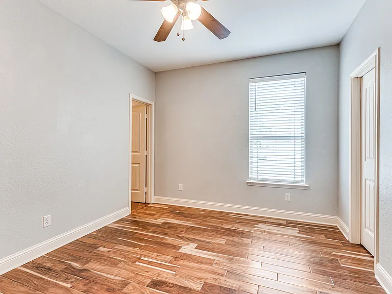 2712 Merida | Duplex blocks from TCU Campus | Bedroom with en-suite bathroom.