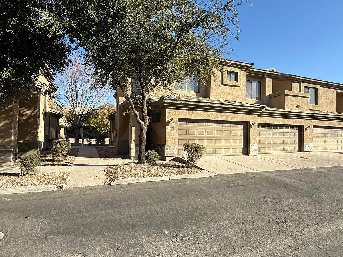 2 bed, 2.0 bath, 1618 sqft, $2,095 — Photo 2