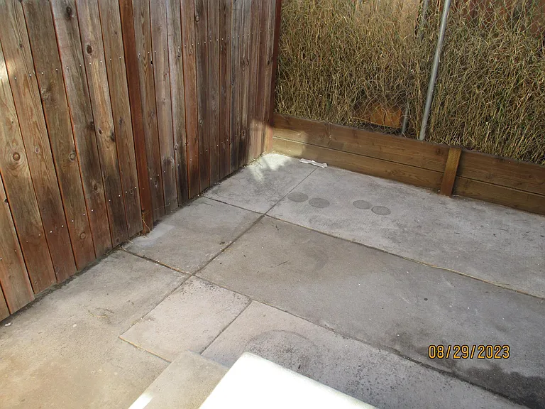 2038 E Chevy Chase Dr #B — Photo 15