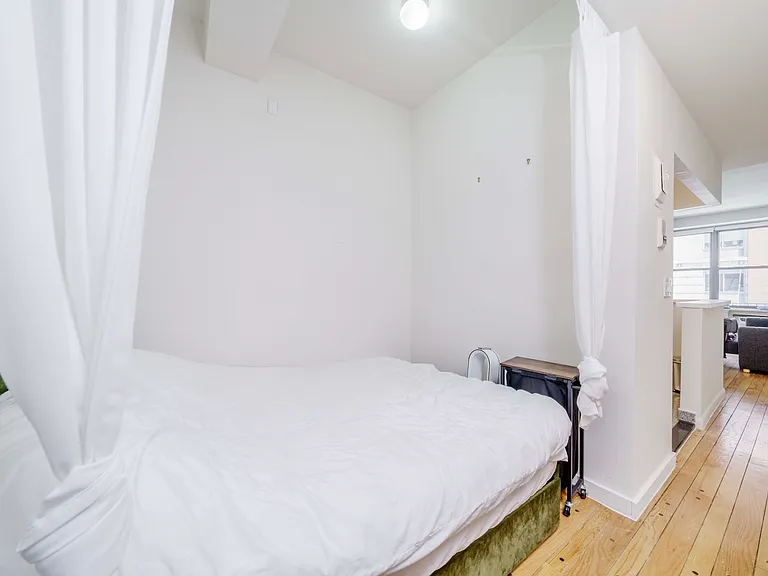 400 W 25th St #5D — Photo 1