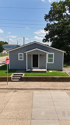 3113 Navaro St Photo 1