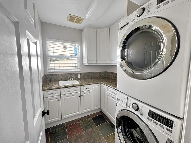 3840 Talbot St — Photo 12