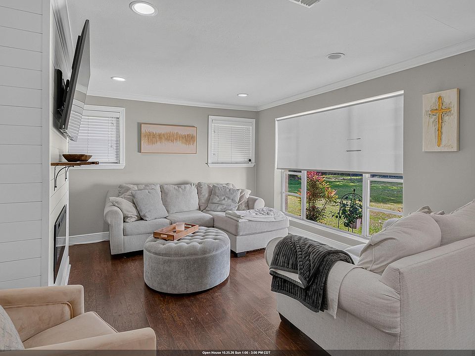 1st image of 660 Lakeview Dr