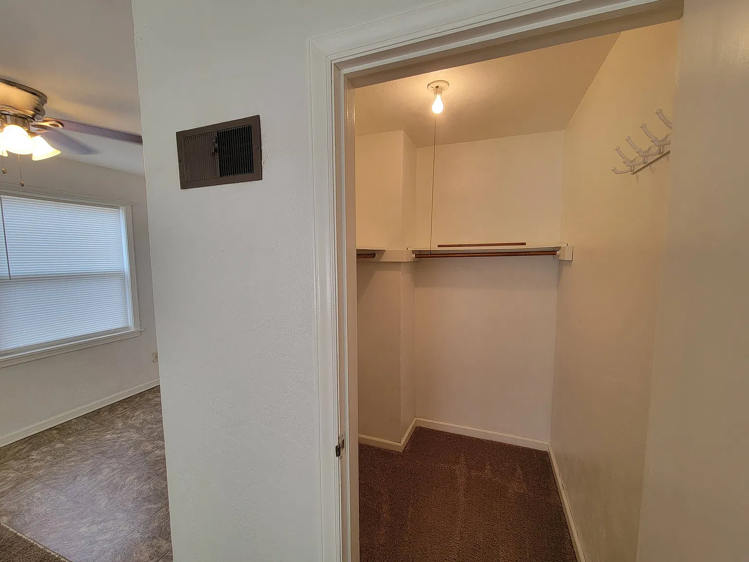 1 bed, 700 sqft, $900 — Photo 3