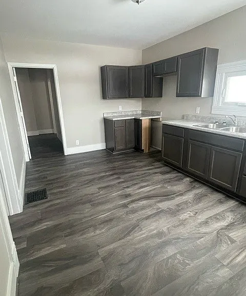 1006B Gaston Ave — Photo 4