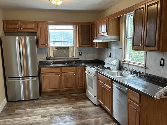 4th image of 541 Locust Ave Floor 2
