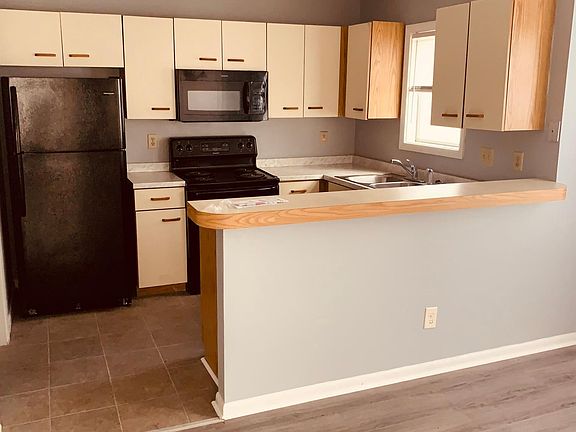 2nd image of 1000 Wood Creek Dr APT 4