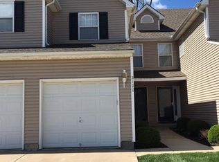 2120 SW Rambling Vine Rd, Lees Summit, MO 64082