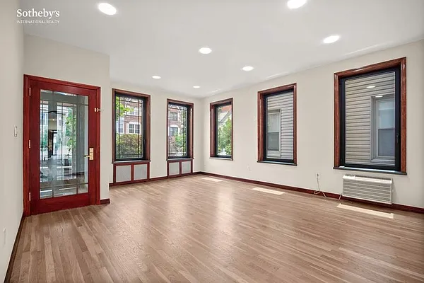 Rented by Sotheby's International Realty | media 18