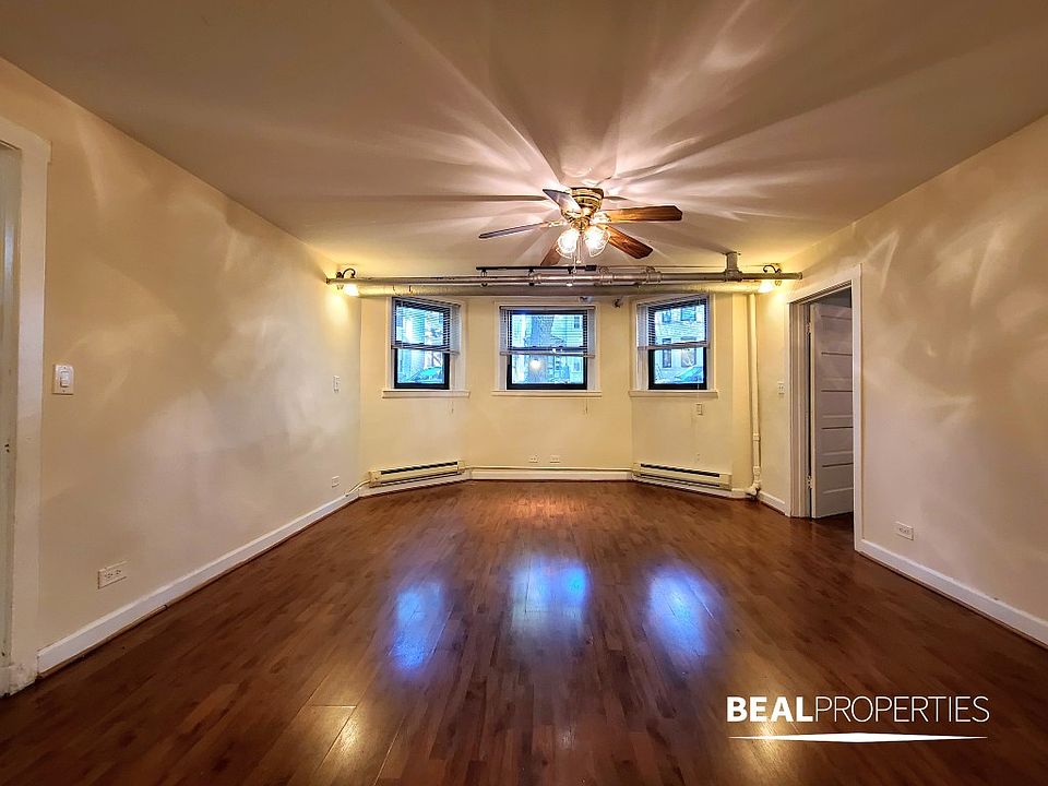 1st image of 1127 W Oakdale Ave #1127