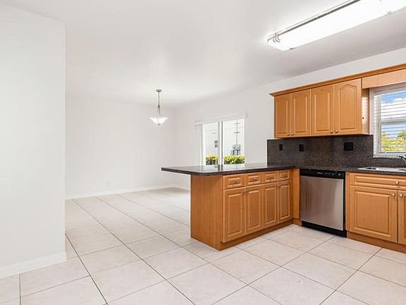 2nd image of 24 SW 6th St #2