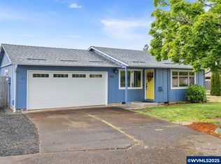 402 28th Pl, Philomath, OR 97370